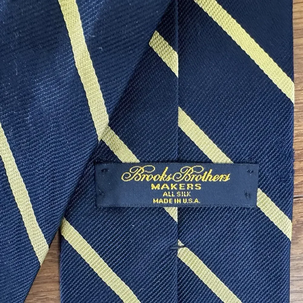 Brooks Brothers Tie Navy W/ Gold Stripes‎ 100% Silk Men's Necktie 57